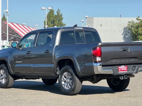 Used 2017 Toyota Tacoma SR5 w/ Tow Package RWD image 7