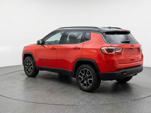 Used 2025 Jeep Compass Trailhawk AWD/4WD image 6