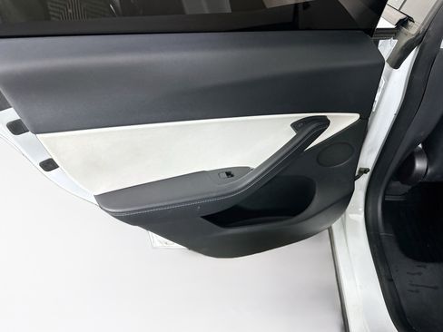 Used 2022 Tesla Model Y Long Range AWD/4WD image 26