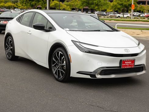 Certified 2023 Toyota Prius Prime FWD image 3