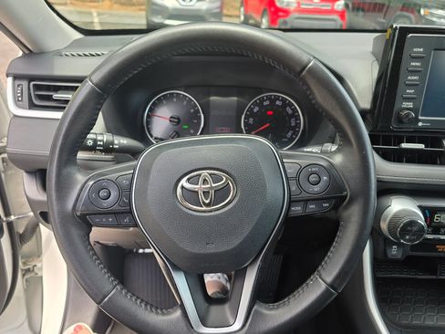 Used 2021 Toyota RAV4 XLE Premium FWD image 14