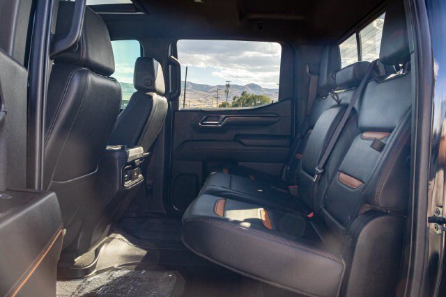 Used 2022 GMC Sierra 1500 AT4 w/ Technology Package AWD/4WD image 8