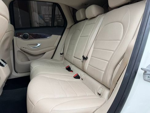 Used 2019 Mercedes-Benz GLC 300 4MATIC w/ Premium Package image 11