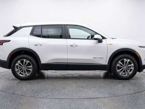 Used 2025 Chevrolet Equinox LT FWD image 11