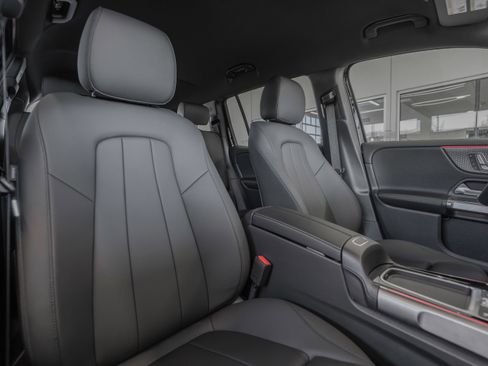 Used 2025 Mercedes-Benz GLB 250 image 29