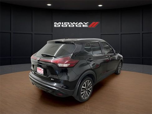 Used 2022 Nissan Kicks SV image 4