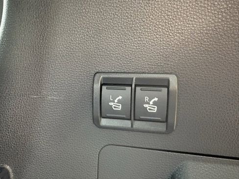 Used 2025 Toyota Sequoia Platinum image 8