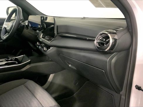 Used 2026 Chevrolet Equinox LT FWD image 17