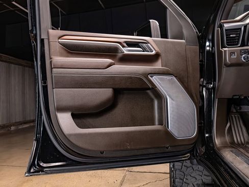 Used 2025 GMC Sierra 2500 Denali w/ Denali Reserve Package AWD/4WD image 32