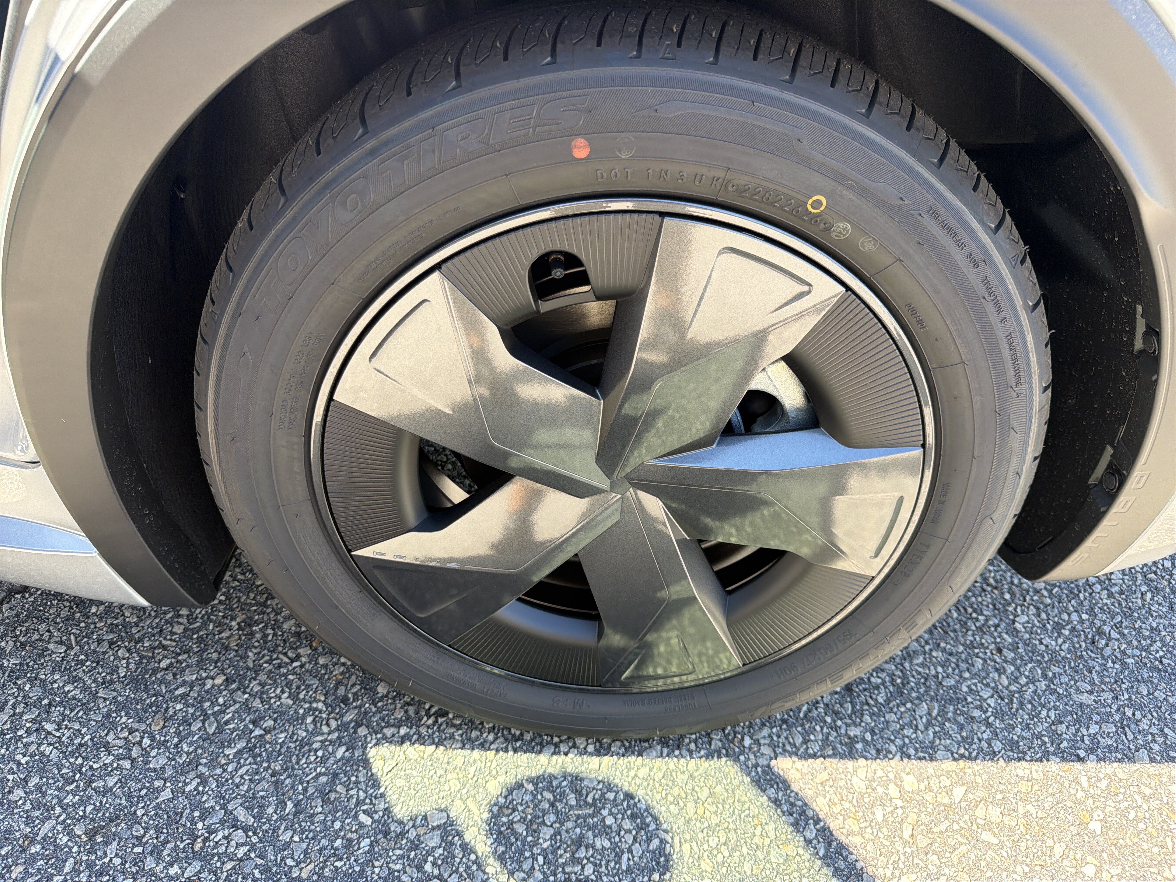 New 2027 Toyota Prius Plug-In Hybrid FWD image 18