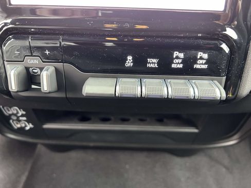 Used 2025 RAM 2500 Big Horn AWD/4WD image 28