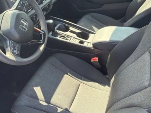 Certified 2025 Honda Accord SE image 18
