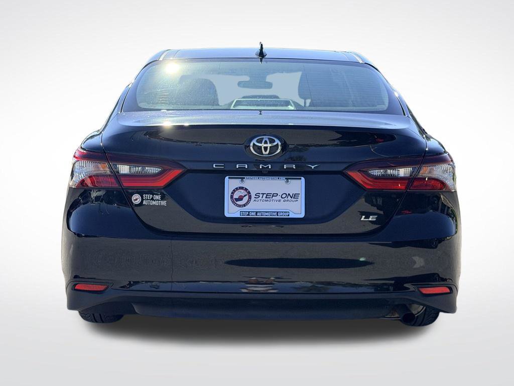 Used 2021 Toyota Camry LE FWD image 5