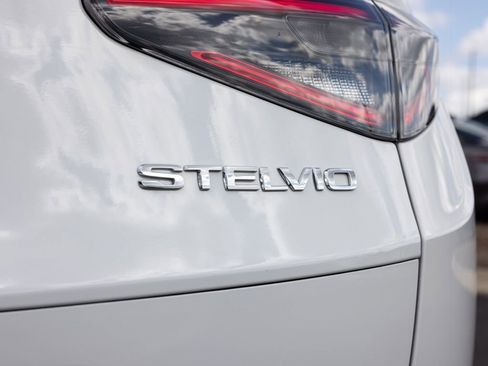 Used 2024 Alfa Romeo Stelvio Veloce image 57