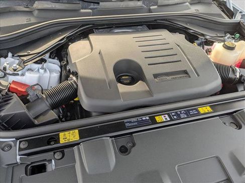 New 2026 Land Rover Range Rover Long Wheelbase SE image 18