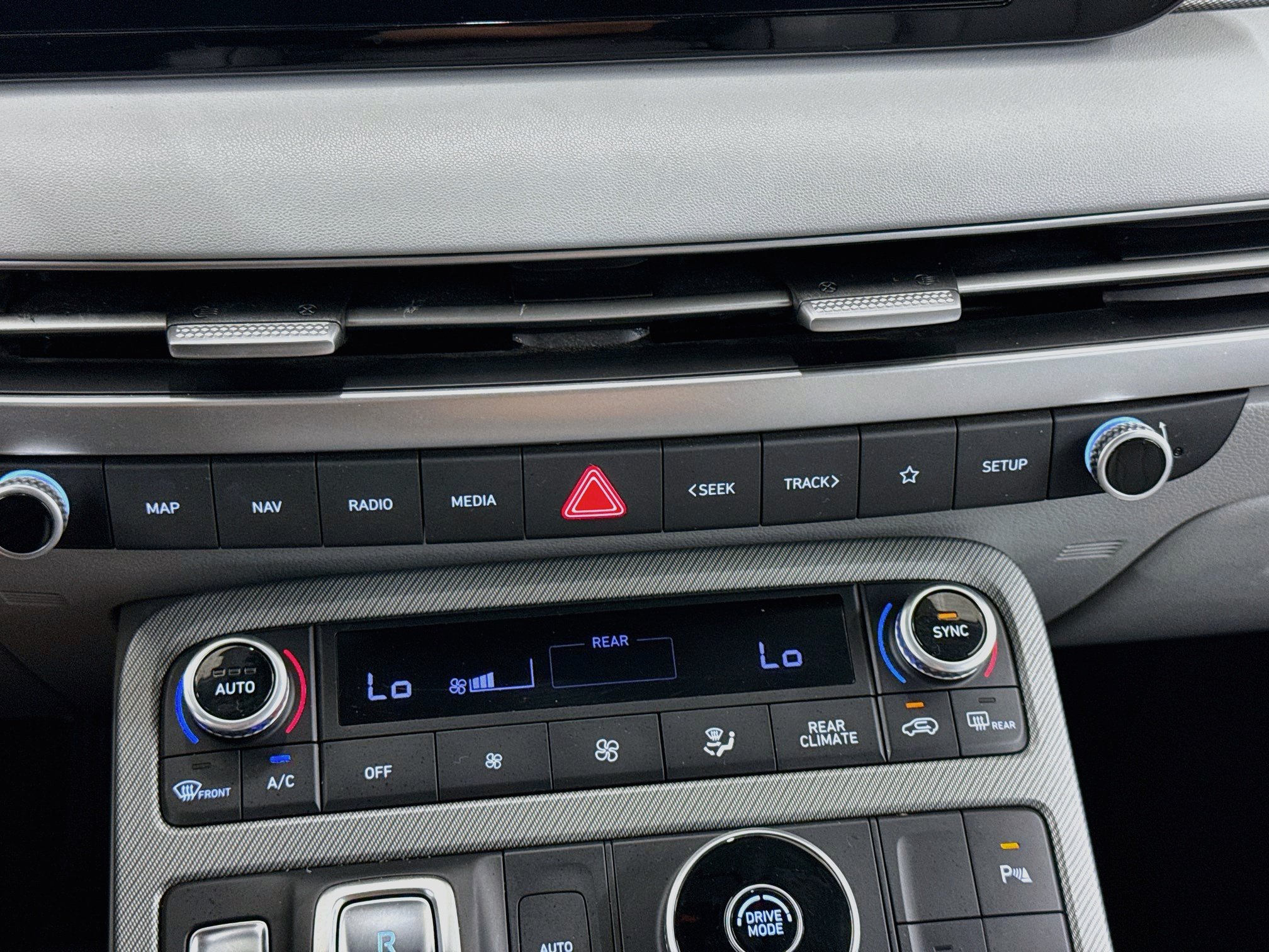 Used 2025 Hyundai Palisade SEL FWD image 24