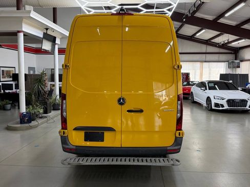 Used 2021 Mercedes-Benz Sprinter 2500 image 3