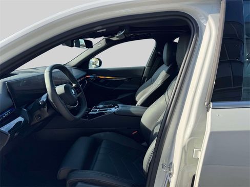 Certified 2025 BMW i5 xDrive40 w/ Premium Package image 12