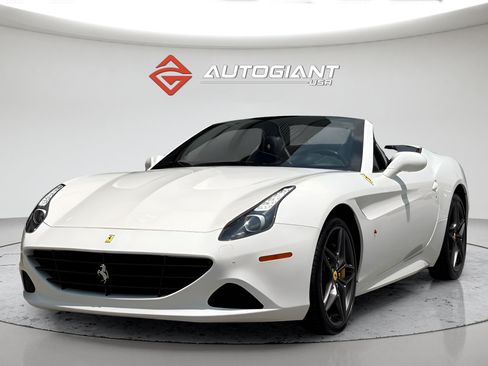 Used 2015 Ferrari California T RWD image 10
