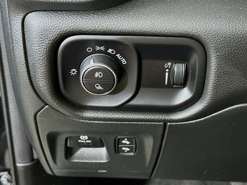 Used 2023 RAM 1500 Big Horn AWD/4WD image 19