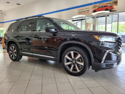 New 2025 Honda Pilot Touring image 3