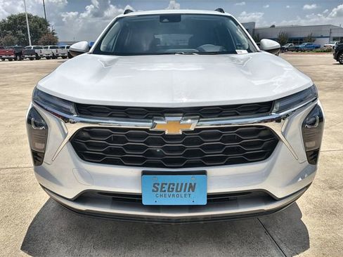 Used 2025 Chevrolet Trax LT FWD image 29