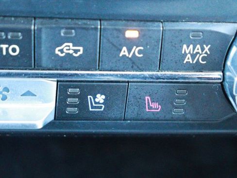 Used 2023 Ford F150 Lariat image 19