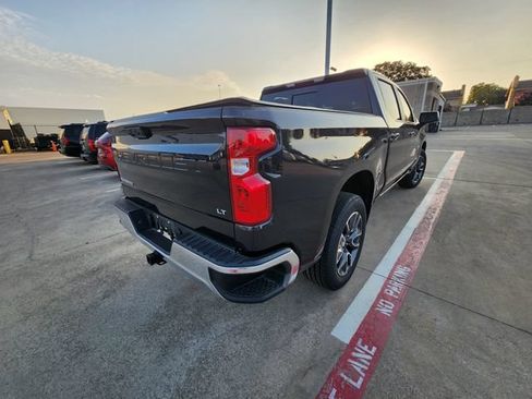 Used 2024 Chevrolet Silverado 1500 LT w/ Convenience Package II RWD image 4