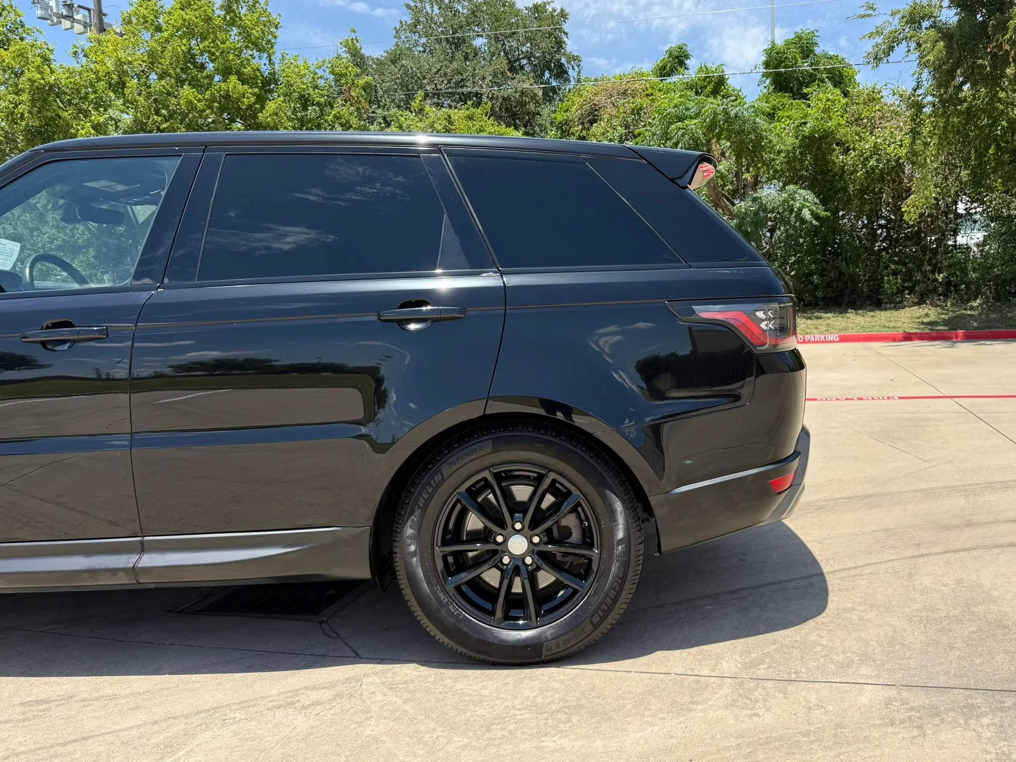 Used 2020 Land Rover Range Rover Sport SE AWD/4WD image 16