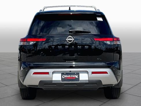 Used 2024 Nissan Pathfinder SL w/ SL Premium Package FWD image 5