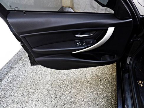 Used 2018 BMW 320i Sedan RWD image 7