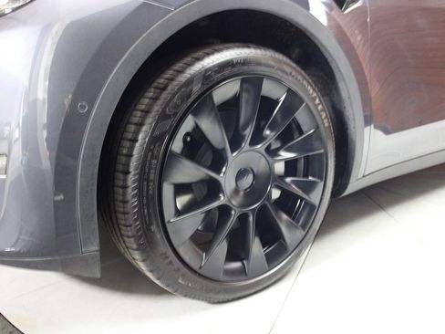 Used 2022 Tesla Model Y Long Range AWD/4WD image 6