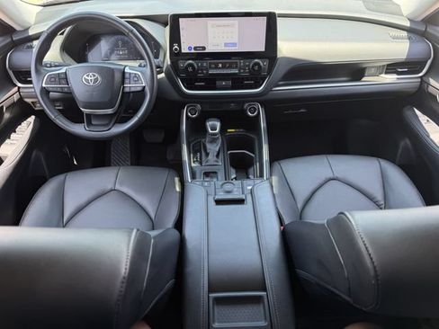 Used 2025 Toyota Grand Highlander AWD image 10