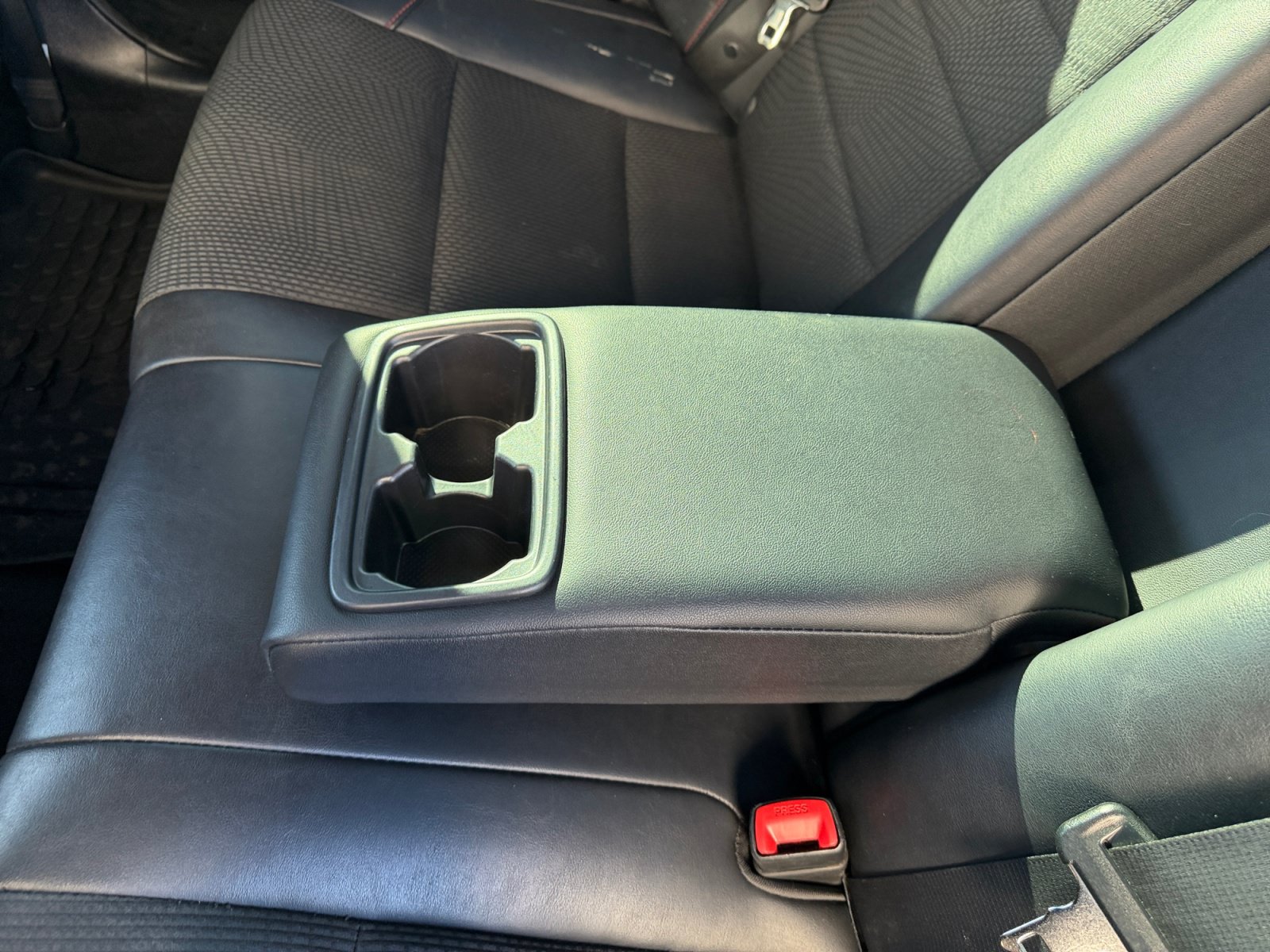 Used 2017 Toyota Camry SE FWD image 16
