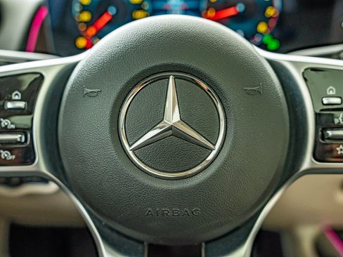 Used 2023 Mercedes-Benz GLB 250 4MATIC image 23