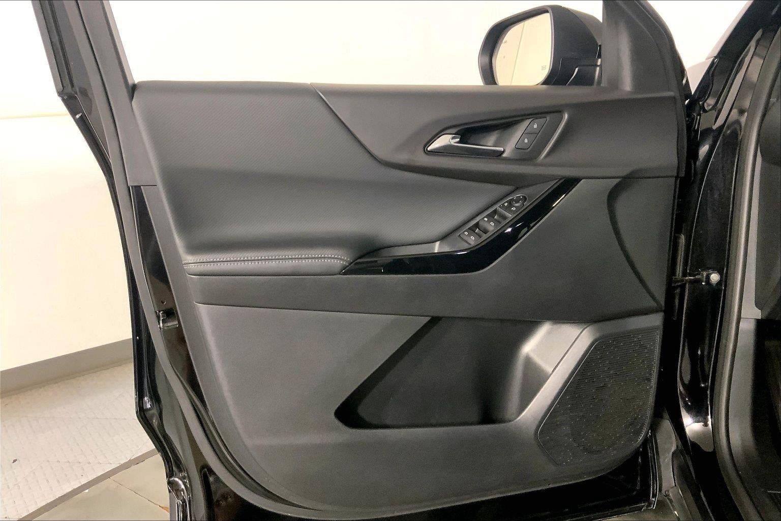 Used 2025 Chevrolet Equinox LT FWD image 24