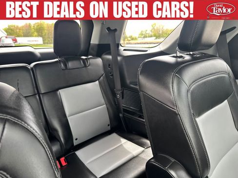 Used 2022 Ford Explorer XLT w/ Equipment Group 202A AWD/4WD image 36