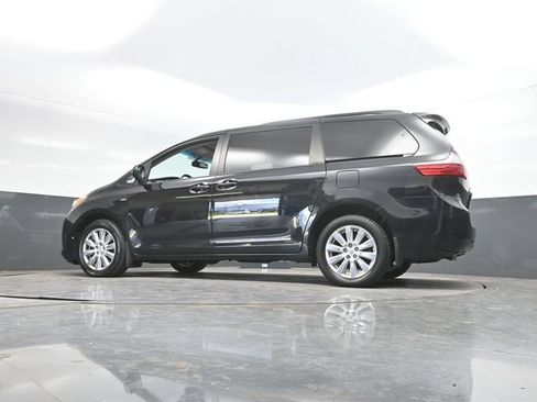 Used 2017 Toyota Sienna LE AWD/4WD image 45