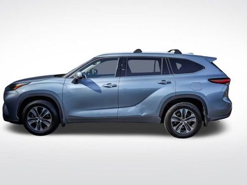 Used 2022 Toyota Highlander XLE AWD/4WD image 10