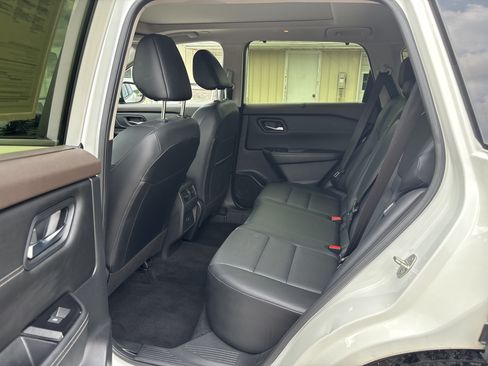 Used 2023 Nissan Rogue SV w/ SV Premium B Package AWD/4WD image 17