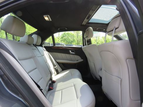 Used 2013 Mercedes-Benz E 350 4MATIC Sedan image 16
