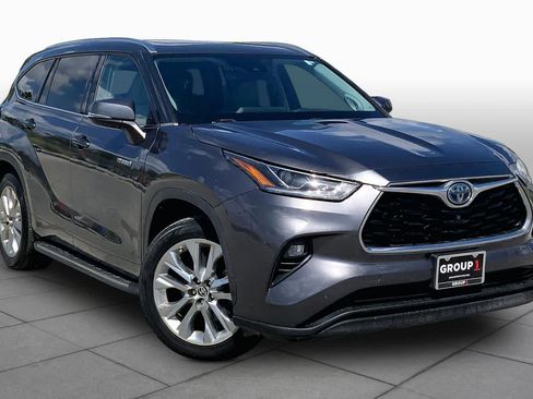 Used 2021 Toyota Highlander Limited FWD image 3