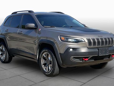 Used 2019 Jeep Cherokee Trailhawk AWD/4WD image 3