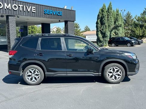 Used 2020 Subaru Forester Premium AWD/4WD image 2