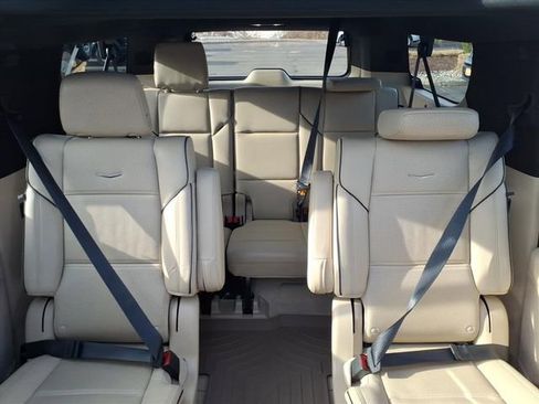 Used 2023 Cadillac Escalade ESV Premium Luxury image 28