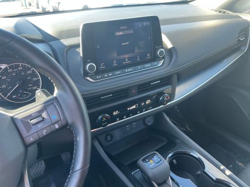 Used 2025 Nissan Rogue SV FWD image 17
