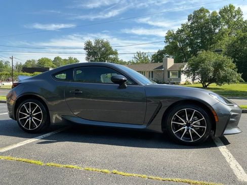 Used 2025 Toyota GR86 w/ ALL Weather Mat Package (TMS) RWD image 3