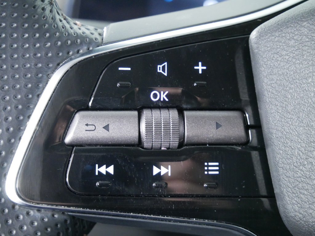 Used 2024 Nissan Ariya AWD image 25