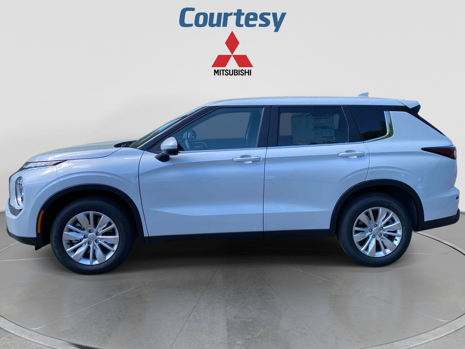 New 2026 Mitsubishi Outlander ES AWD/4WD image 2