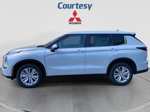New 2026 Mitsubishi Outlander ES AWD/4WD image 2